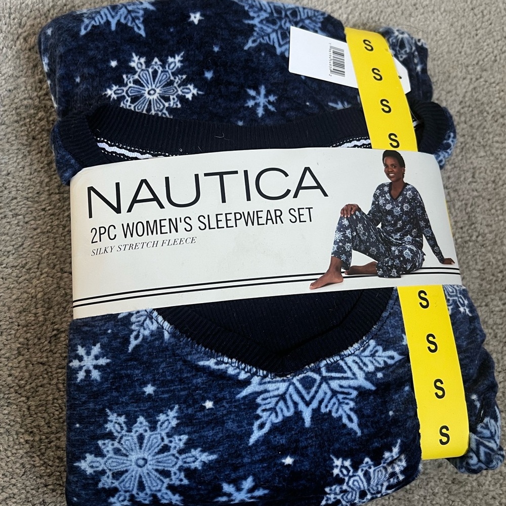 Nautica Snowflake Fleece Pajama Set